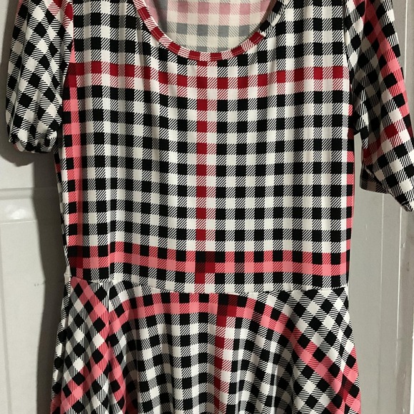 LuLaRoe Dress Womens XL Multicolor Plaid Fit Flare Knit Scoop Neck Short Sleeve - Picture 2 of 9